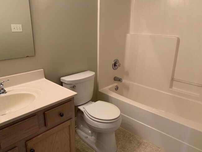 Building Photo - 3 Bedroom Townhouse in Wyndhurst