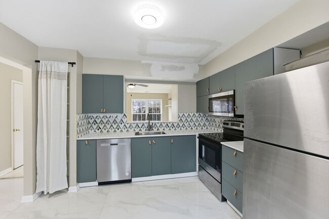 Building Photo - Lovely 3 BR/1.5 BA Townhome in Bowie!