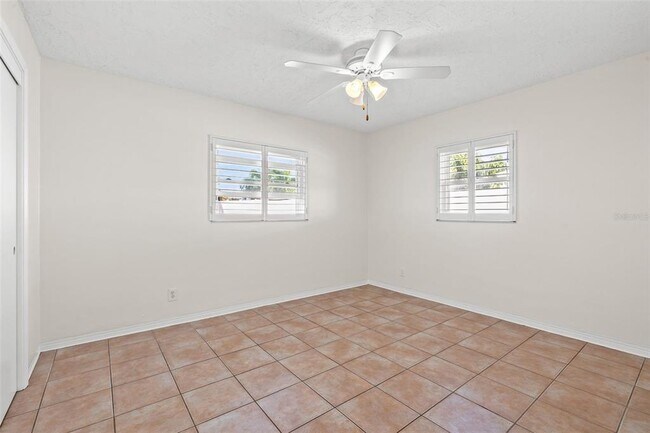 Building Photo - 3555 Belle Vista Dr E