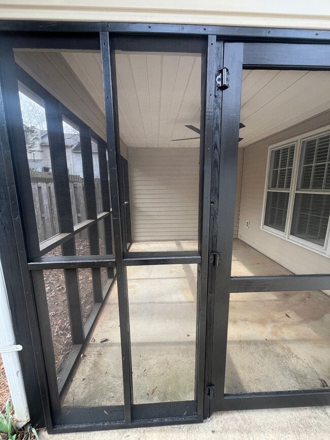 Building Photo - 19 Somersett Dr