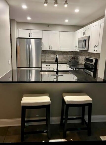 Building Photo - 345 N La Salle Dr