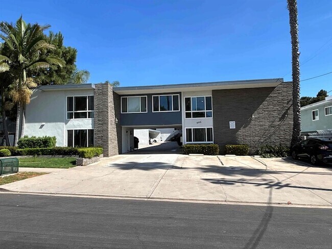 Primary Photo - 2006 Diamond St