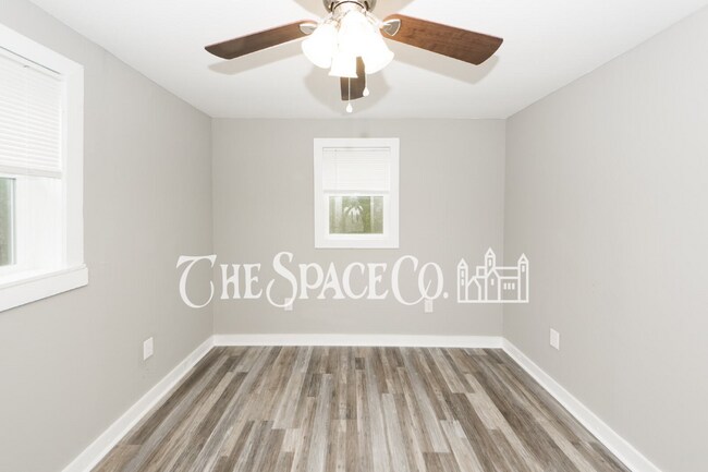 Building Photo - 209 Testament Ln