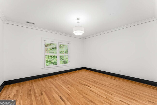 Building Photo - 546 Candler Park Dr NE