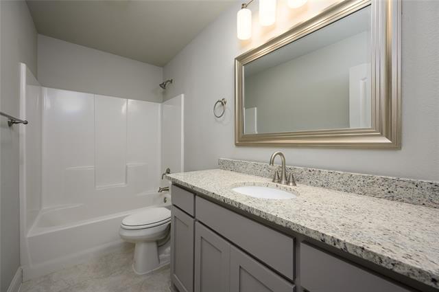 Building Photo - 2801 Tulip Dr