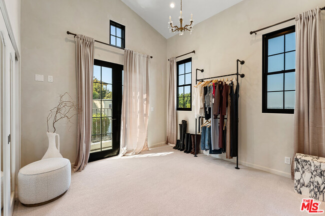 Building Photo - 3764 Berry Dr