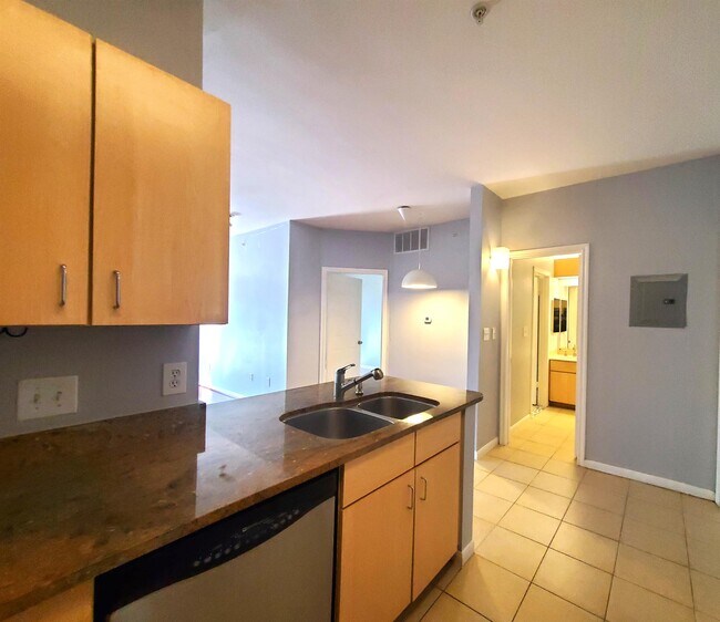 Building Photo - 2209 Hancock Dr