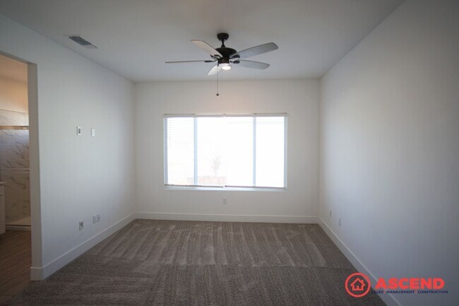 Building Photo - Stunning 5BD/4BA Home in Gossamer Grove — Solar, Modern Finishes, Nearly 3,000 Sq Ft & Pets Welcome!