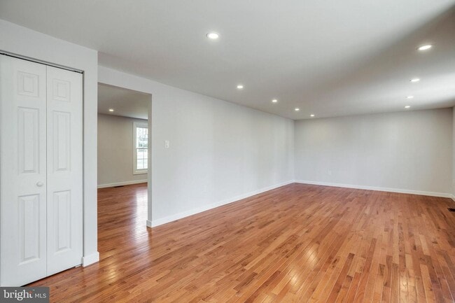 Building Photo - 9003 Fox Lair Dr