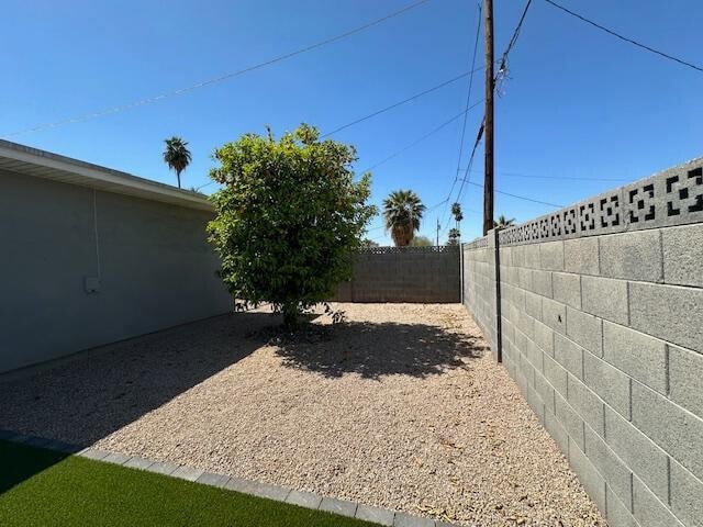 Building Photo - 1416 E Del Rio Dr