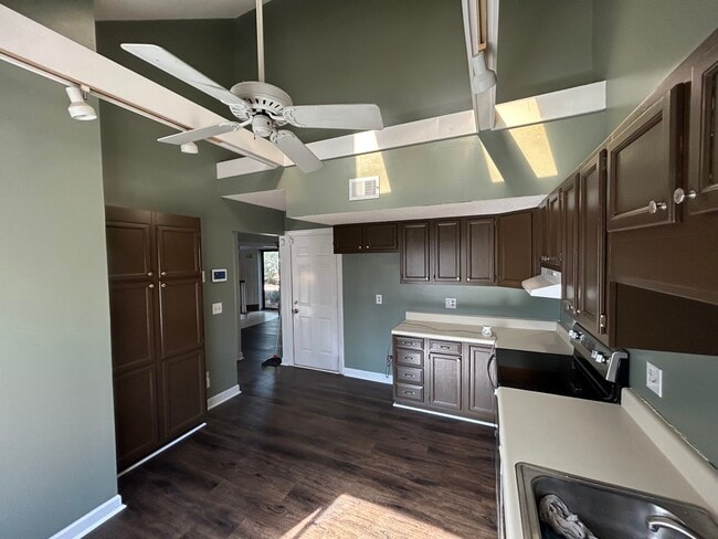 Building Photo - 1302 Farrington Way