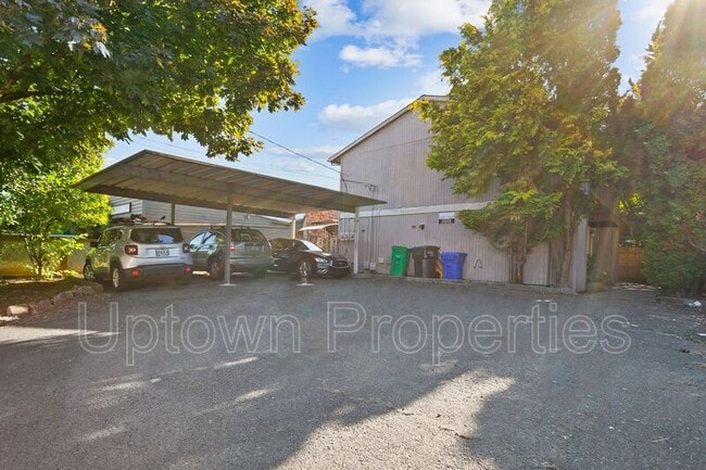 Building Photo - 8315 SE 17th Ave