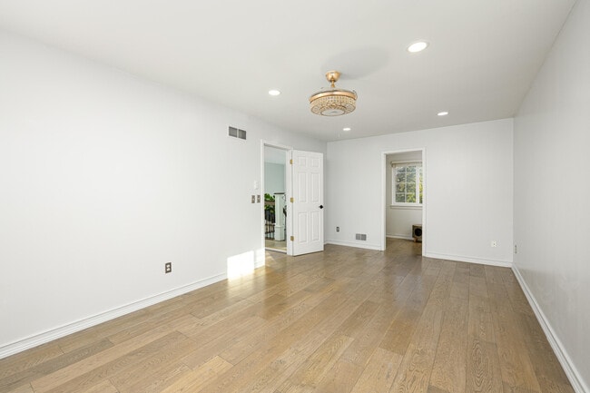 Building Photo - 4025 Rolling Meadow Ln