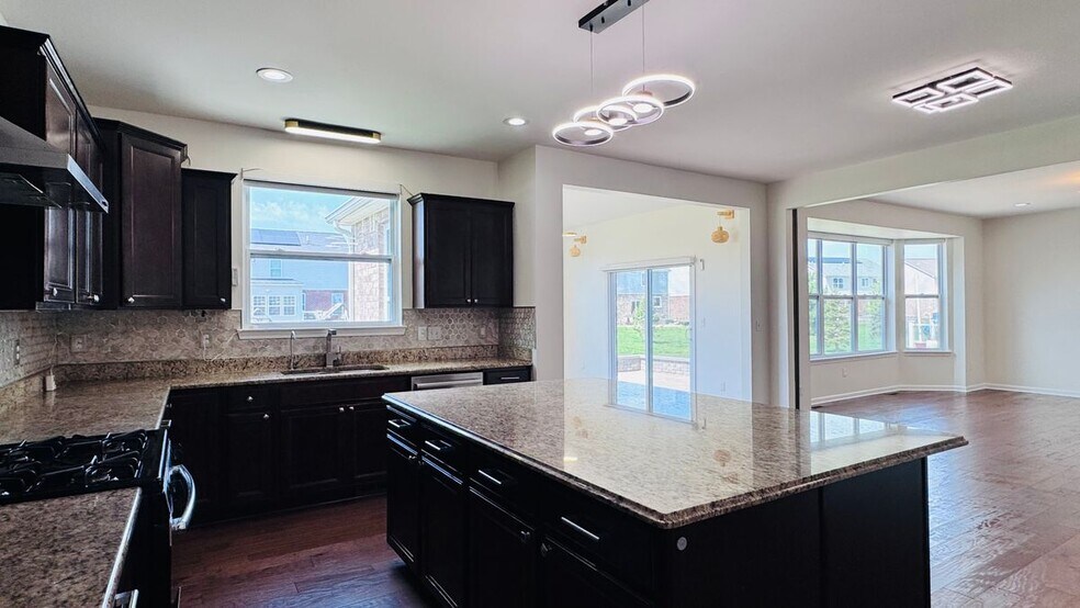 Building Photo - 912 Petersburg Dr