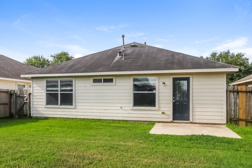 Building Photo - 4018 Falvel Shadow Creek Dr