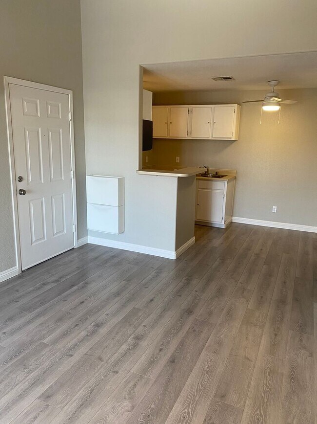 Building Photo - AMERICANA Property Mgmt - 1 bed Condo in Gated Community near The Strip