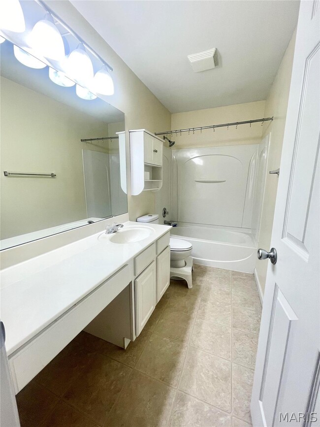 Building Photo - 4057 Gentry Ln