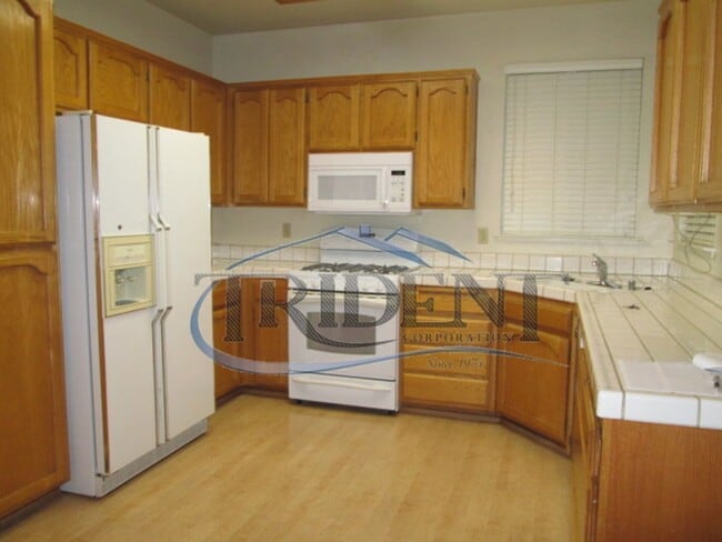 Building Photo - 3 bedroom, 2 bath house