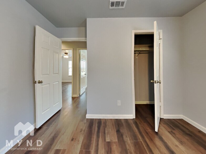 Building Photo - 11831 James Vinson Dr