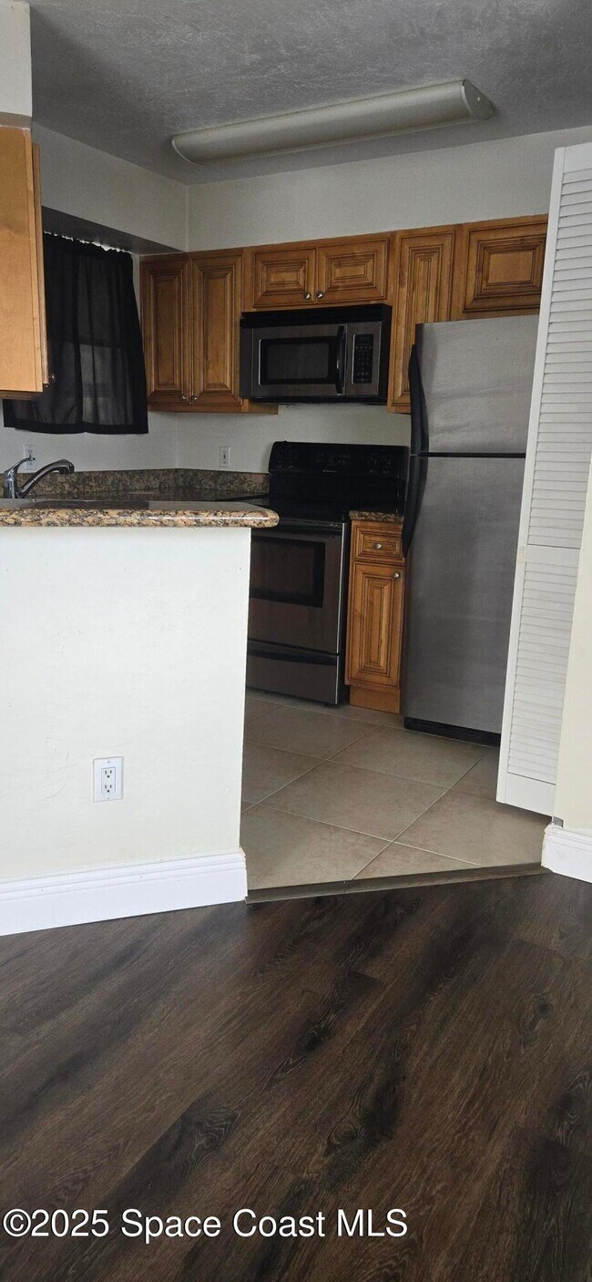 Building Photo - 1801 Island Club Dr
