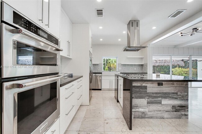 Building Photo - 7775 SW 145th St