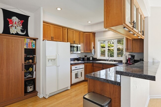 Building Photo - 172 Palos Verdes