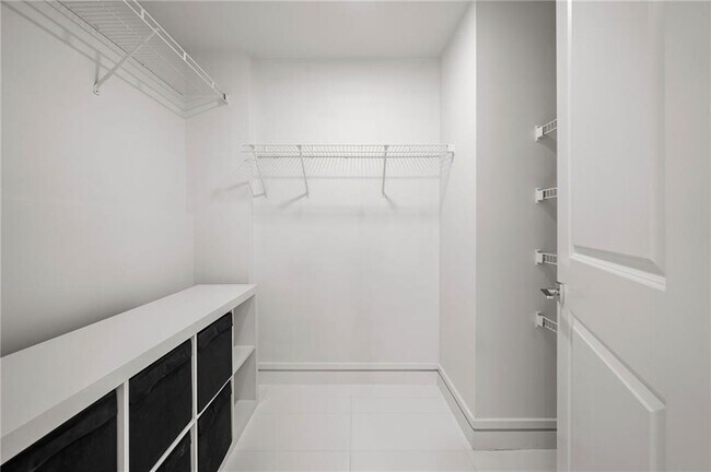 Building Photo - 3338 Peachtree Rd NE