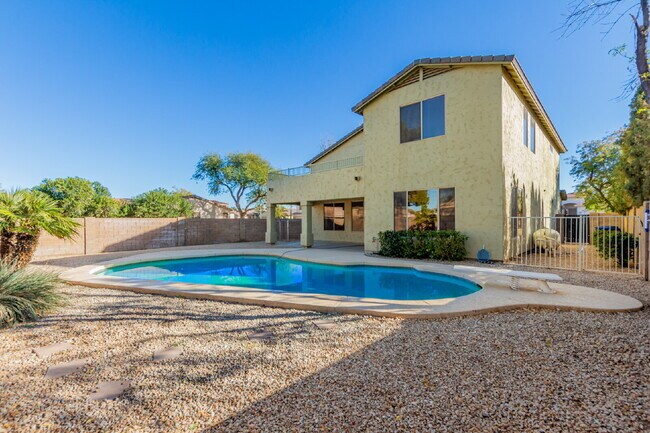 Building Photo - 1462 W. Roadrunner Dr.