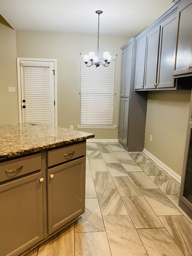 Building Photo - 503 Elwick Dr