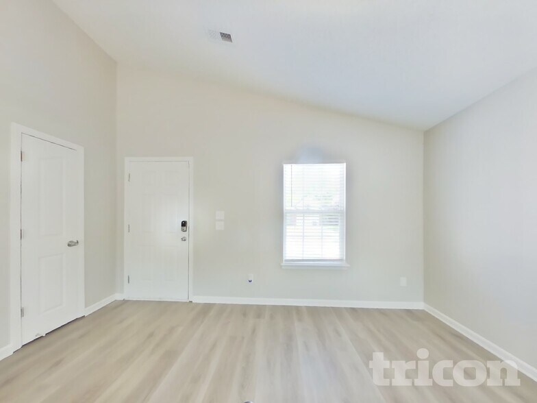 Building Photo - 15228 Pangborn Pl