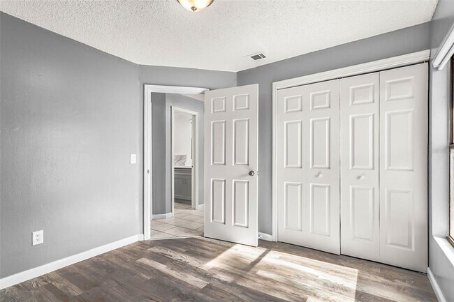 Building Photo - 85 Silver Park Cir