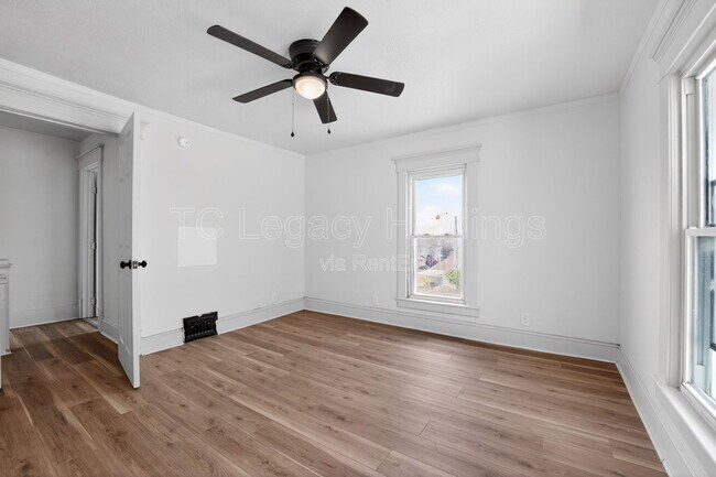 Building Photo - 2113 Goff Ave