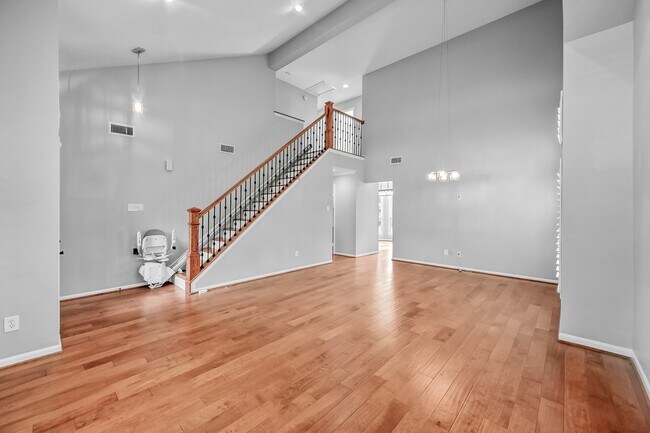 Building Photo - 30 Village Knoll Pl