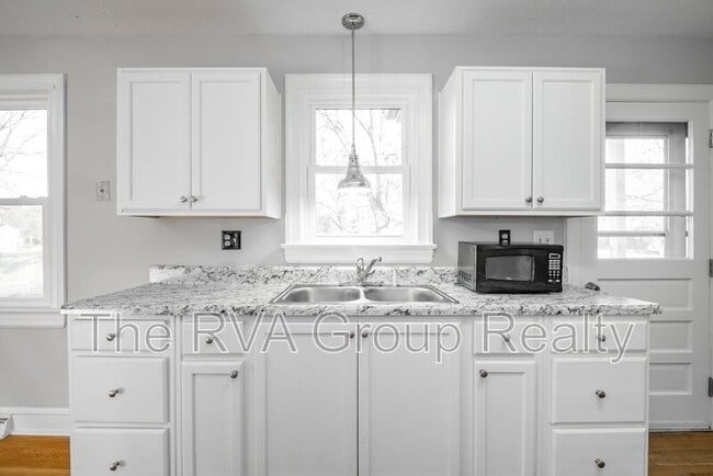 Building Photo - 2407 Bluefield St