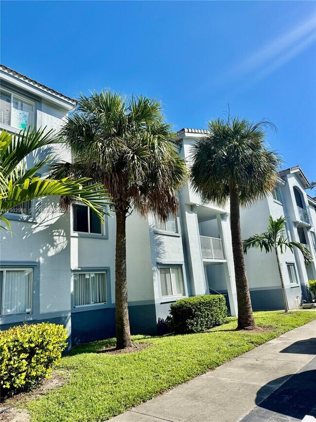 Building Photo - 2640 S University Dr