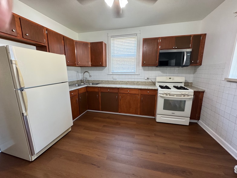 Kitchen - 2127 Highland Ave