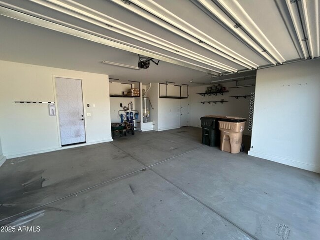 Building Photo - 25930 N Thornhill Dr