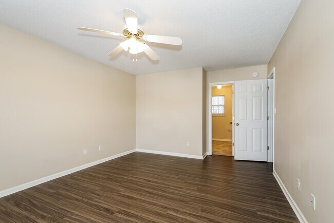 Building Photo - 5012 St Charles Dr