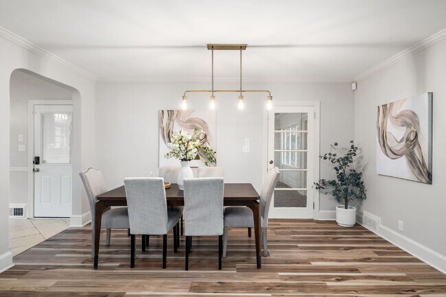 Building Photo - Move in before December 31st and get $100 OFF your rent for the first 3 months — PLUS a $250 Amaz...