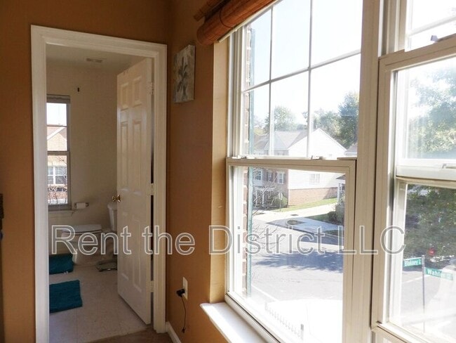 Building Photo - 1026 Wahler Pl SE