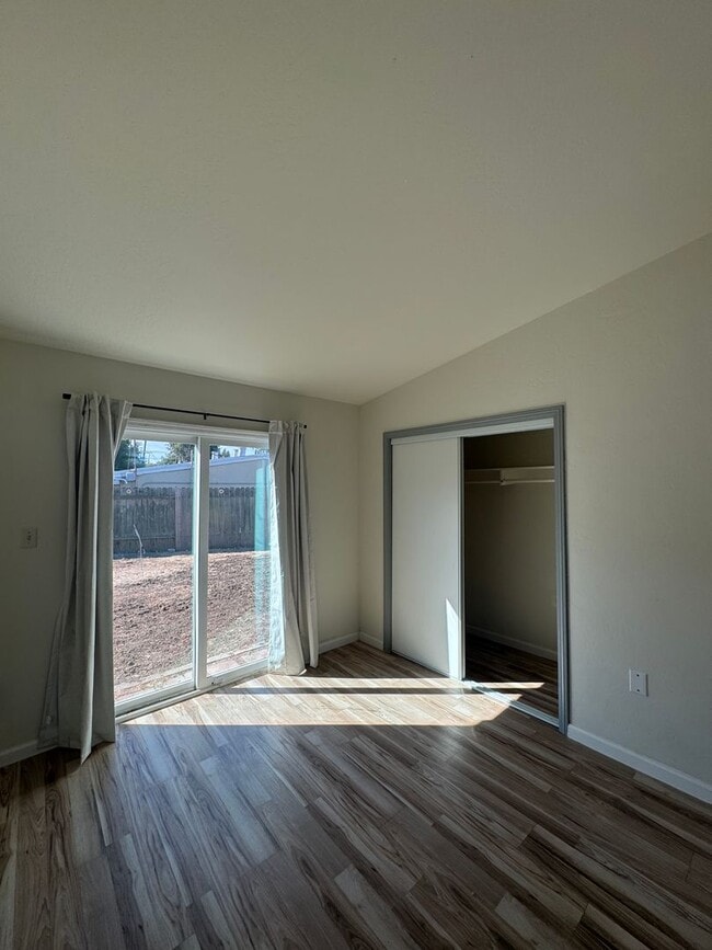 Building Photo - 103 Pueblo Way