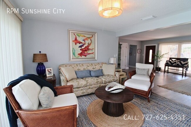 Building Photo - 10128 Yacht Club Dr