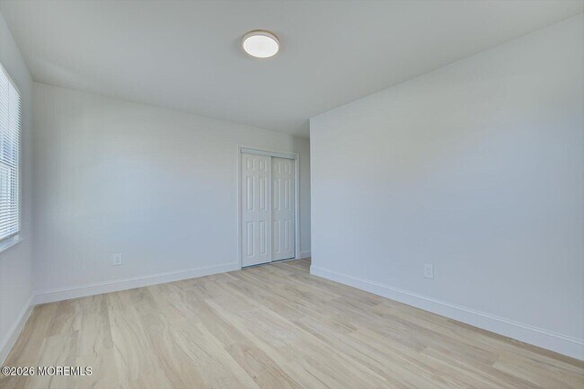 Building Photo - 212 10th Ave