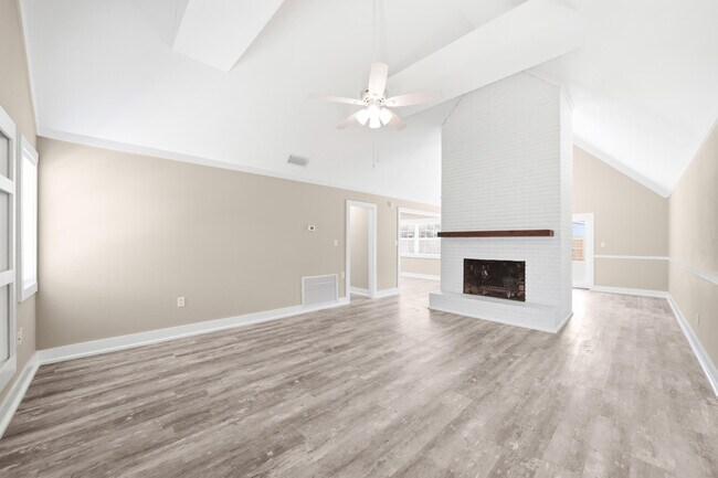 Building Photo - 942 Rue De Palms