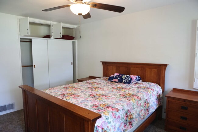 Building Photo - 185 S Myrtle Ave