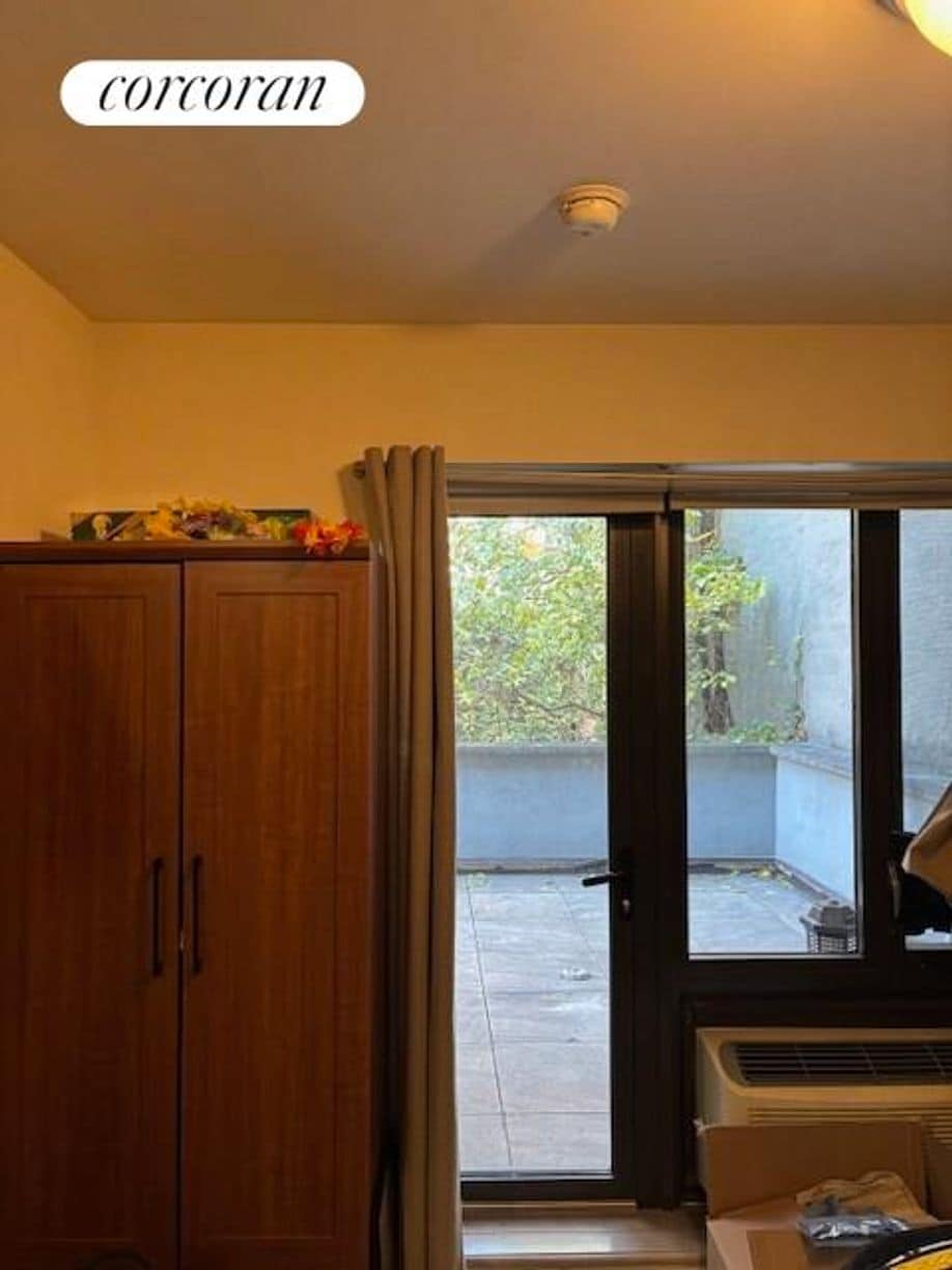 Building Photo - 821 9th Ave