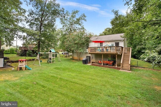 Building Photo - 7390 Lake Dr