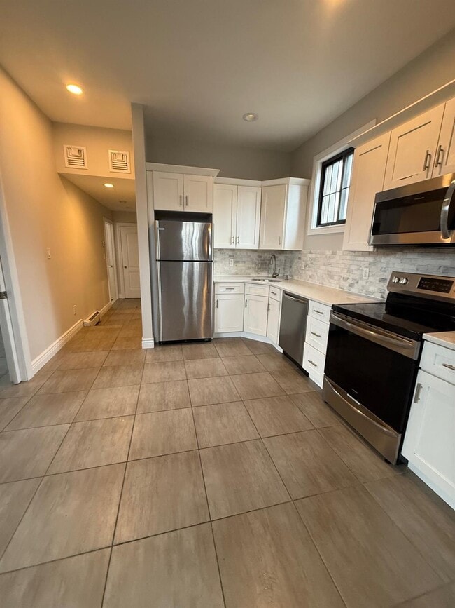 Primary Photo - 201 Higbie Ln
