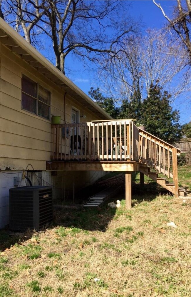 Building Photo - 3bed 2 bath with den