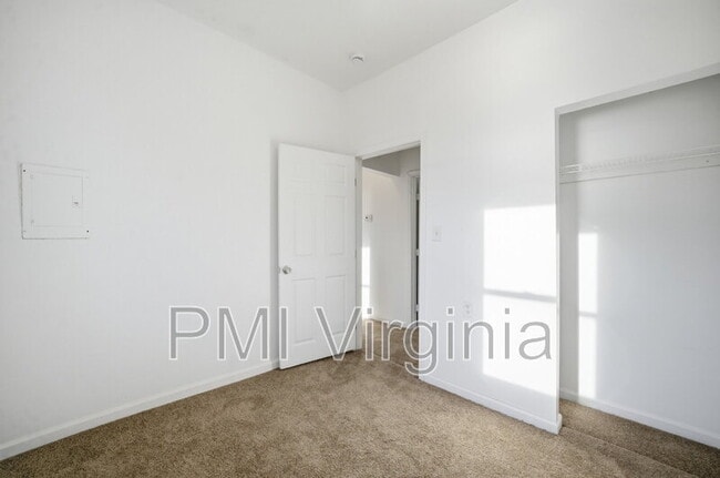 Building Photo - 36 Cedar Ave